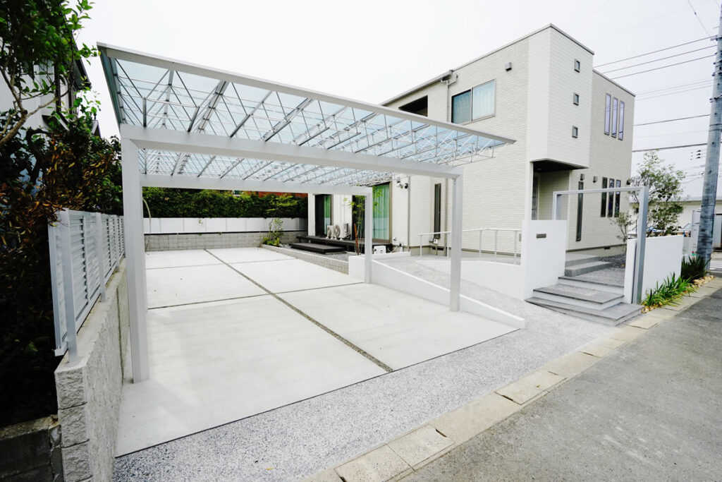 白とベージュのシンプルで上質な調和を